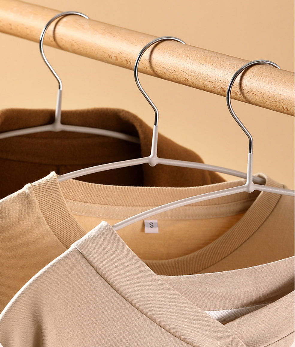 Fasola Non-Slip No Shoulder Bumps Space Saving Curved Clothes Hangers Coat Hanger 5pcs X4Pack