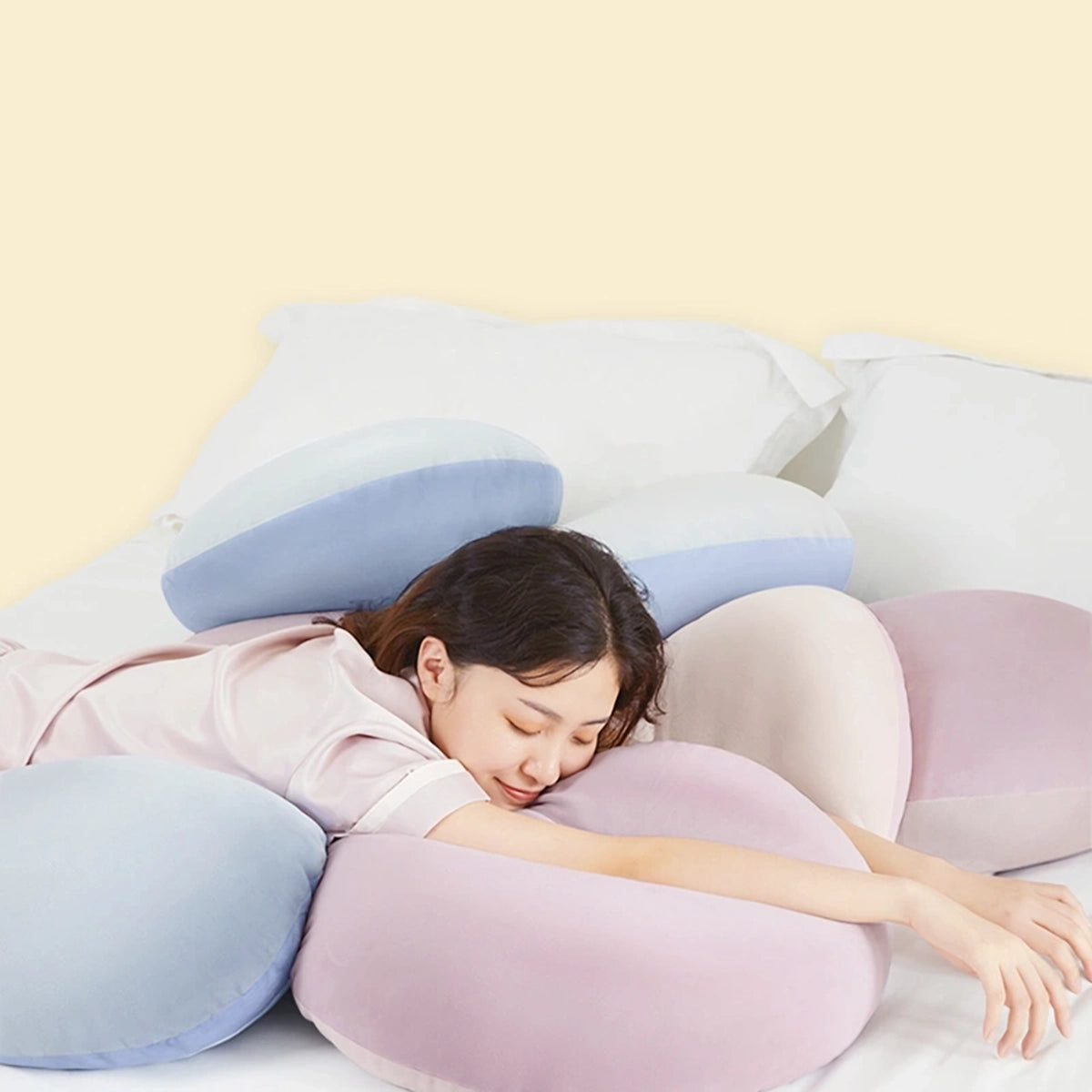 netflix-japanese-fluffy-throw-pillow-pink-curry-x2pack-2