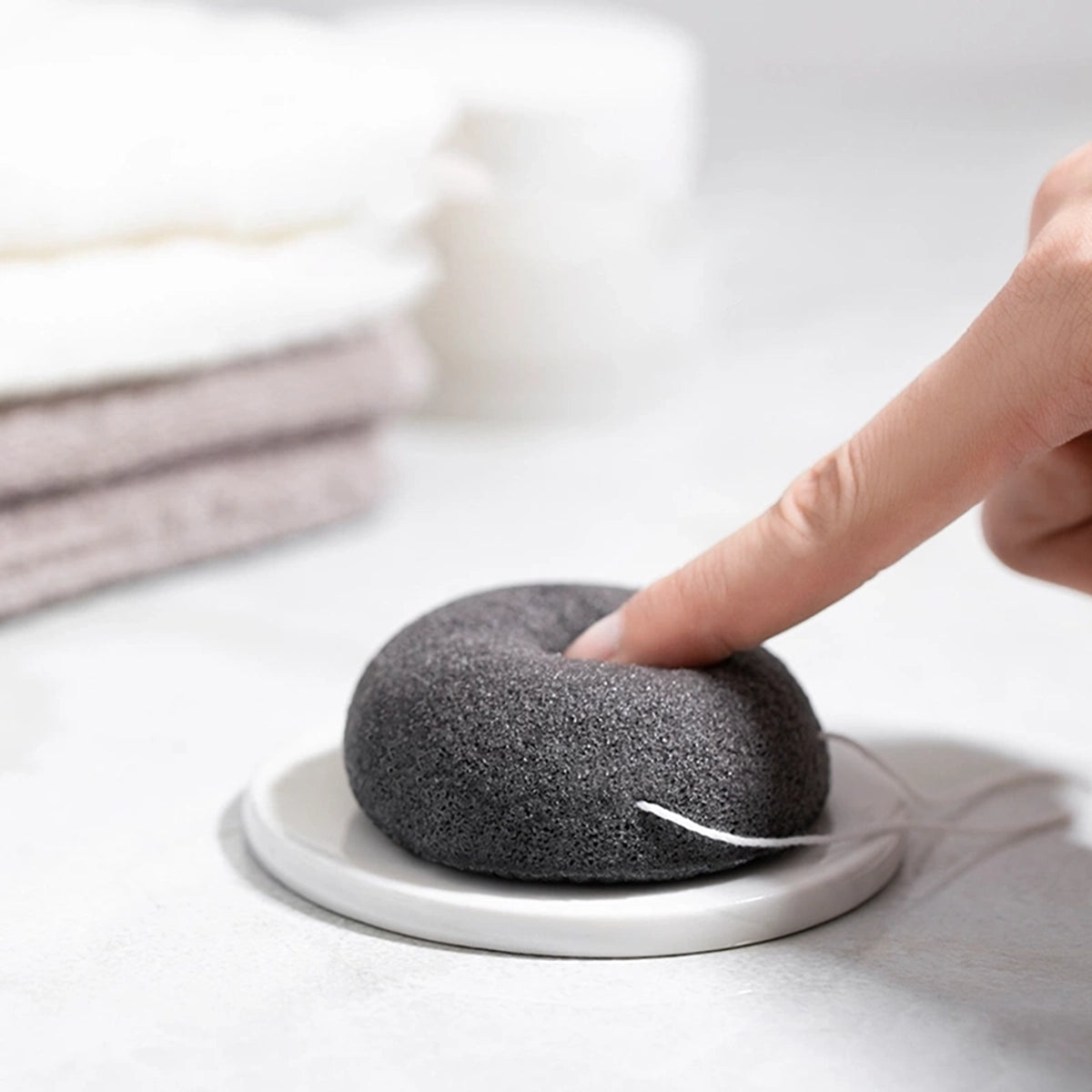 netflix-hangable-charcoal-konjac-cleansing-puff-charcoal-upgrade-one-x2pack-3